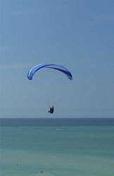 Le Tréport - Gleitschirmflieger bei Criel-sur-Mer Le Tréport