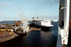 Ausfahrt Helsinki - Finnjet am Kai