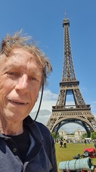 Paris, mit dem Fahrrad am Eiffelturm