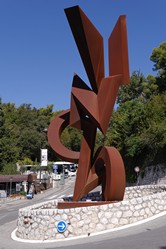 Zufahrt zum Museum der Fondation Maeght