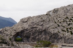 Route Napolon, Durchfahrt Felsen