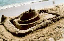 Sandburg am Strand von Bouillabaise