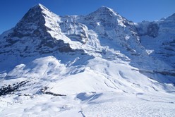 Panorama am Lauberhornlift mit Kleine Scheidegg